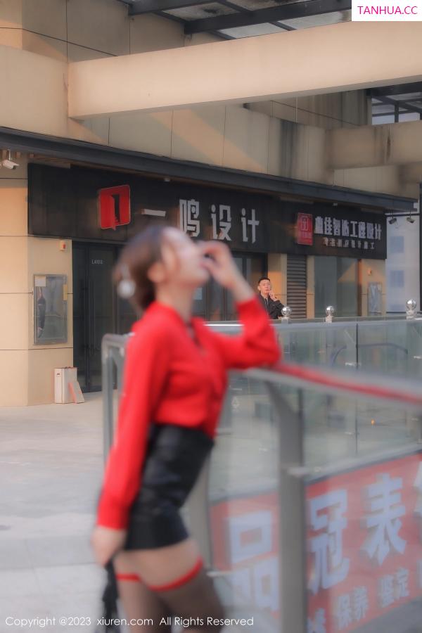 江真真  [XiuRen]高清写真图 2023.04.06 No.6529 江真真 黑丝短裙第6张图片